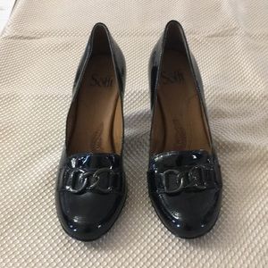 Söfft pumps in black patent leather